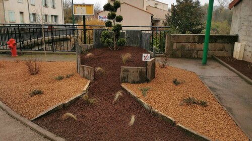 Aménagement paysager de la placette à l'angle de l'avenue Jean Jaurès